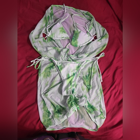 3 Pcs Bikini with cover up size L Never used with hygienic liner - Picture 1 of 1